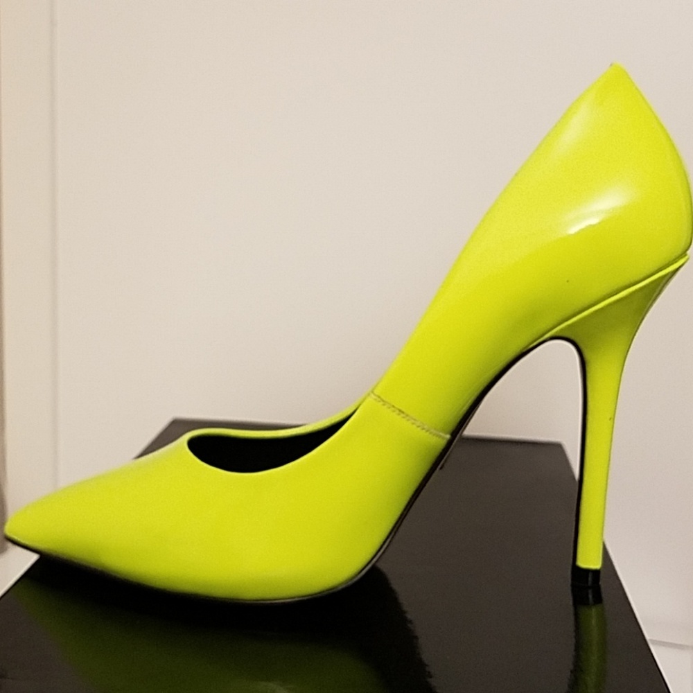 Boutique 9 Neon Green Patent Leather Pumps